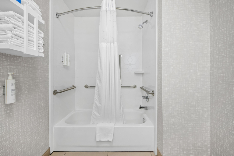 Bathroom 4, Hampton Inn Bloomington West, McLean