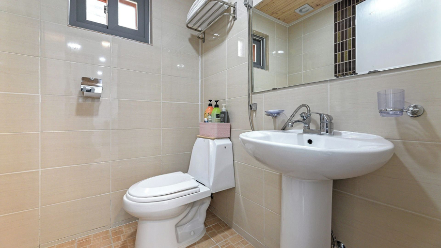 Bathroom 3, Gangneung Badauibyeol Pension, Gangneung