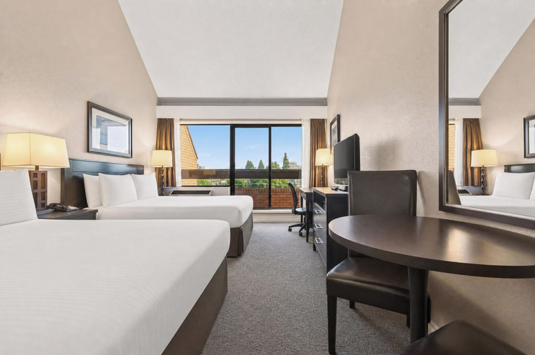 Bedroom 3, Embassy Inn, Capital