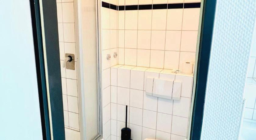 Bathroom, Jugendherberge Köln-Riehl - City Hostel, Köln