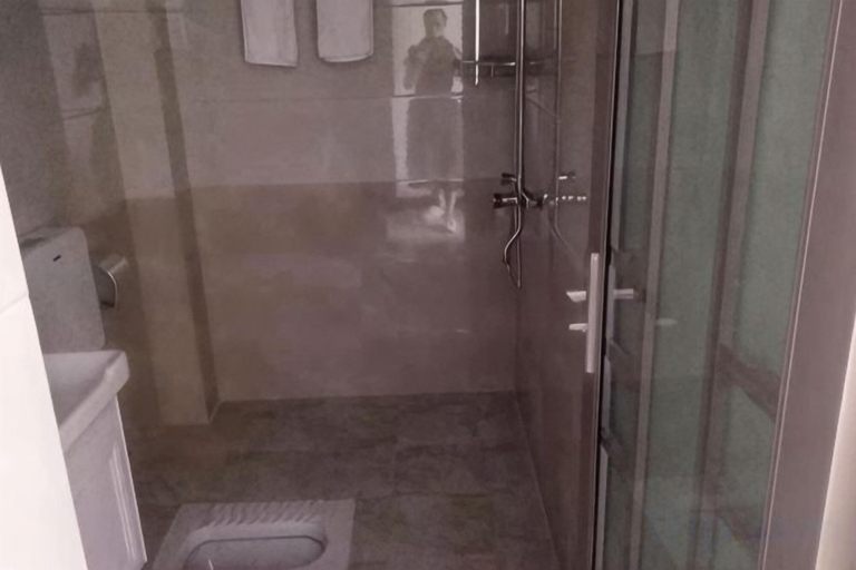 Bathroom, Yijia Inn, Chongqing
