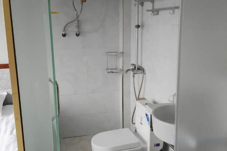Bathroom, Yinxingshu Inn, Xuancheng