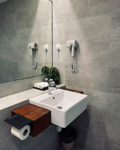 Bathroom 4, Roxy Hotel Aiman, Samarahan