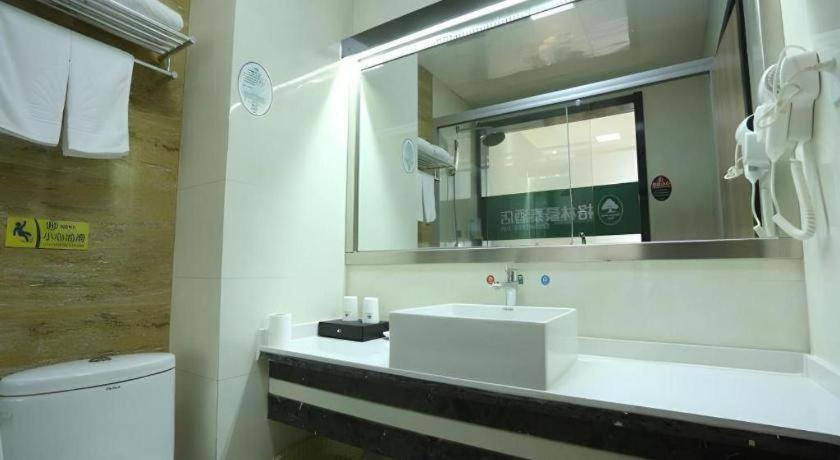 Bathroom 3, GreenTree Inn Anqing Yingbin Dong Road High-Speed Railway Station, Anqing