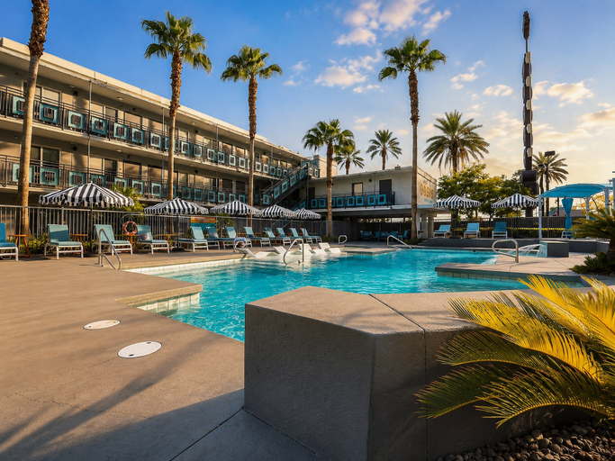 Exterior & Views 2, Oasis at Gold Spike, Clark