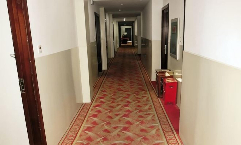 Others 5, 99 Inn Chain (Changshu Fangtayan Baibaiban), Suzhou