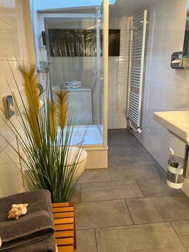 Bathroom 2, Boarding House Obernburg, Miltenberg