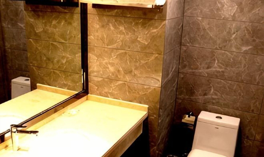 Bathroom, Bandao Lijing Hotel, Enshi Tujia and Miao