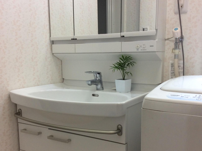 Bathroom 2, Kimono Inn Utakata, Himeji
