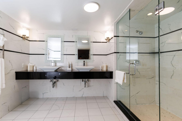 Bathroom 5, Hilton Garden Inn New York / Staten Island, New York