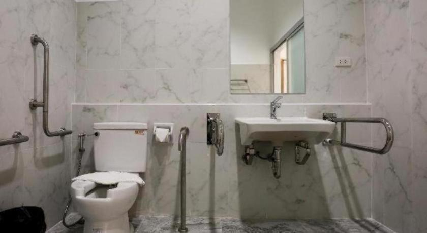 Bathroom 3, Rajapruek Place, Muang Chiang Mai
