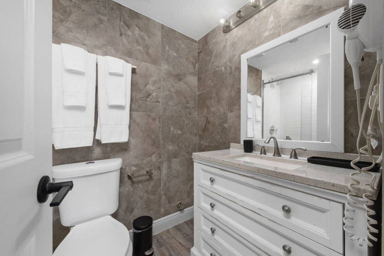 Others 5, Enclave Studio Pools, Gym & Great Location, Orange
