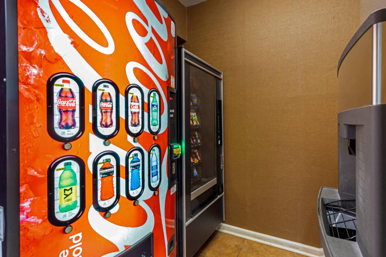 Food & Drinks 5, Comfort Inn & Suites Canton Riverstone Area, Cherokee