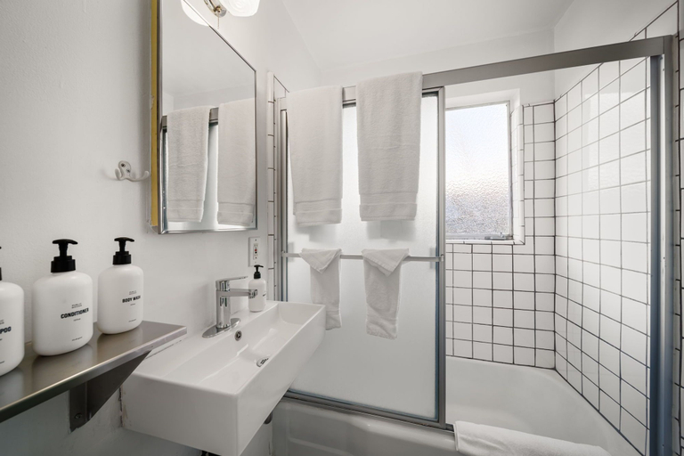 Bathroom 5, Sagewater Springs - Adult Only, Riverside