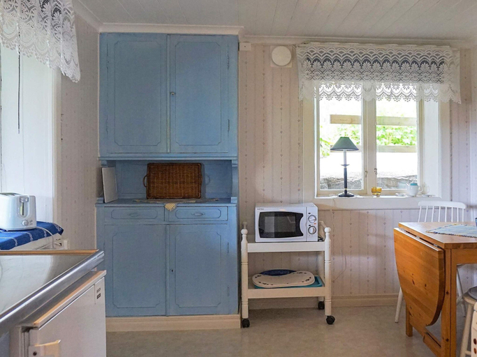 Others 5, 4 Person Holiday Home in Smogen, Sotenäs