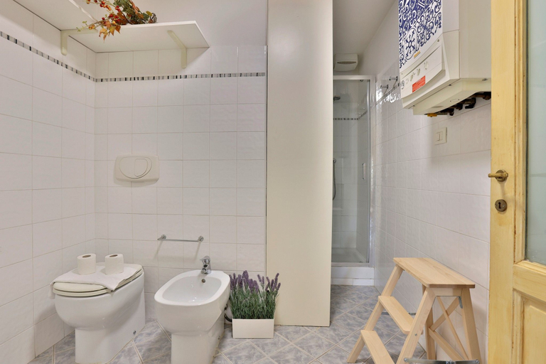 Bathroom 4, Piazza San Marco Studio Flat, Florence