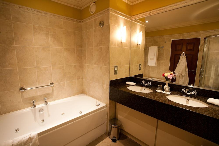 Bathroom, The Lake Hotel