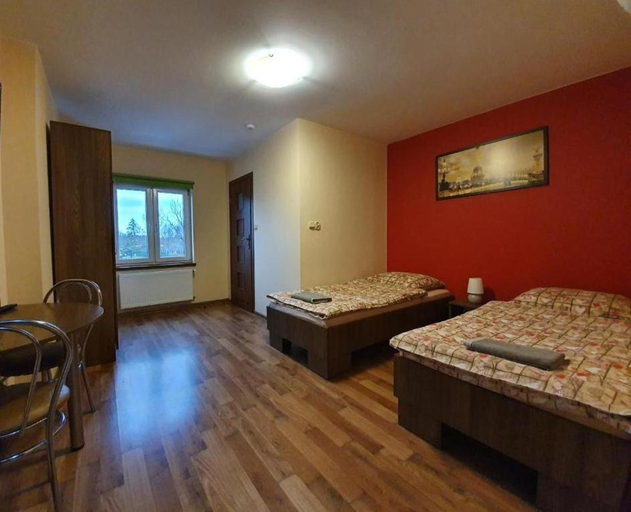 Bedroom 4, Albinos, Łańcut