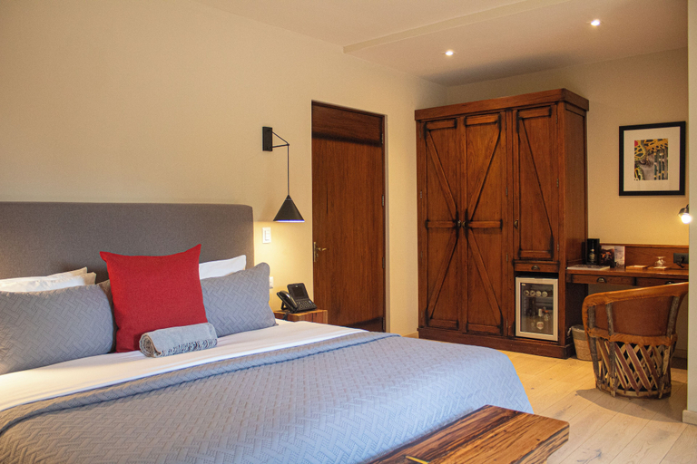 Others 5, Villa Ecuestre, Allende