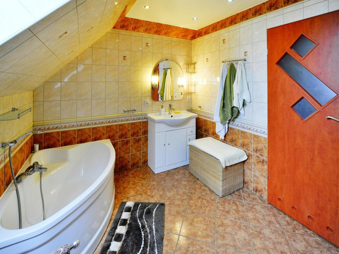 Bathroom 3, Cottage by Ostrowieckie Lake With Private Beach, Sławno