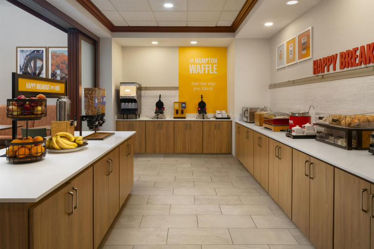 Food & Drinks 5, Hampton Inn & Suites Mystic, New London