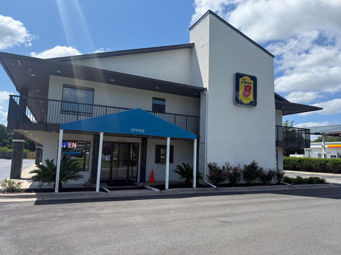 Exterior & Views 1, Super 8 by Wyndham Richmond Hill, Bryan