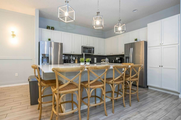 Others 4, 12br Mansion w/ Private Pool 20min to Disney, Osceola