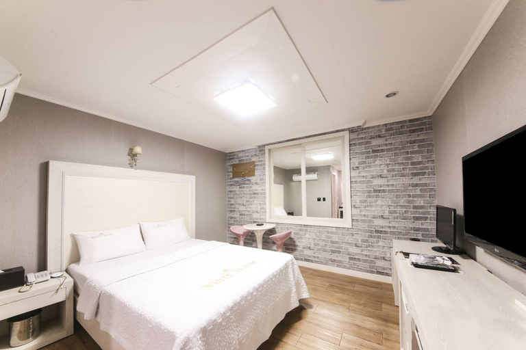 Bedroom 4, Muan White House Hotel, Muan