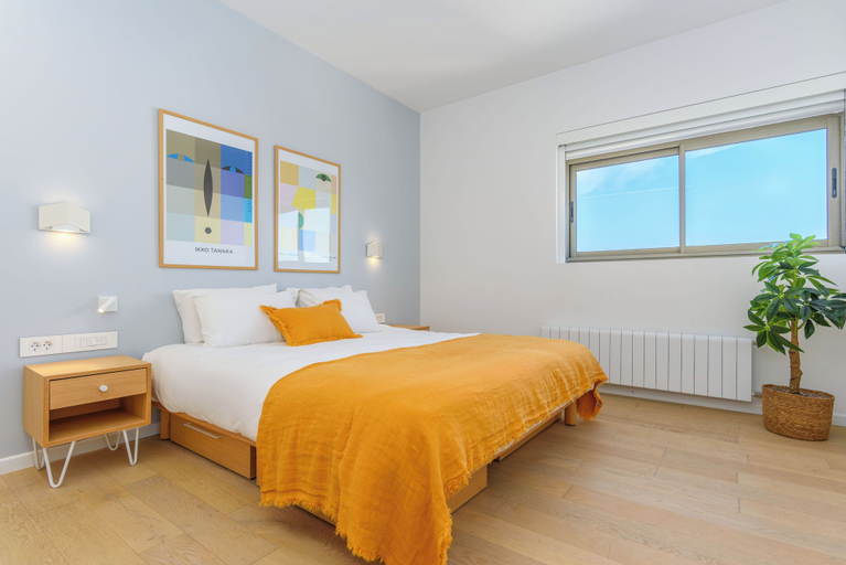 Others 1, Aphrodite 2-BR Apt W/ Balcony, Beirut