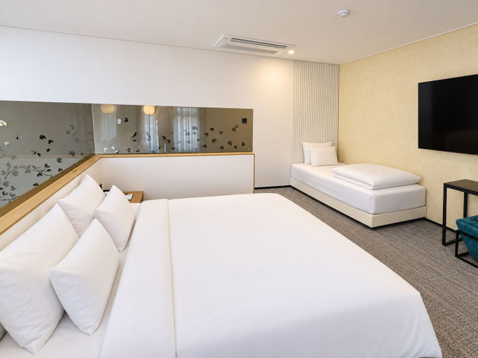 Bedroom 5, Hound Hotel Busan Station, Dong