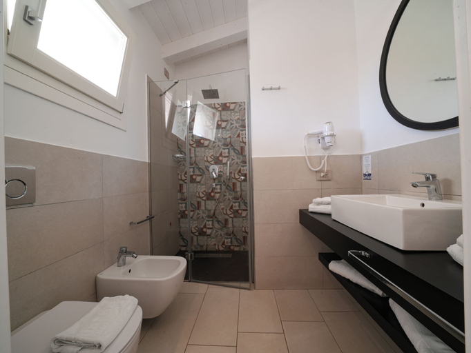 Bathroom 4, Limone Beach Resort, Cagliari