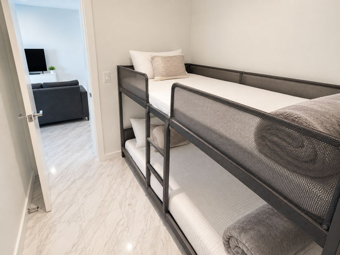 Bedroom 2, The Marlin Beachside, Broward