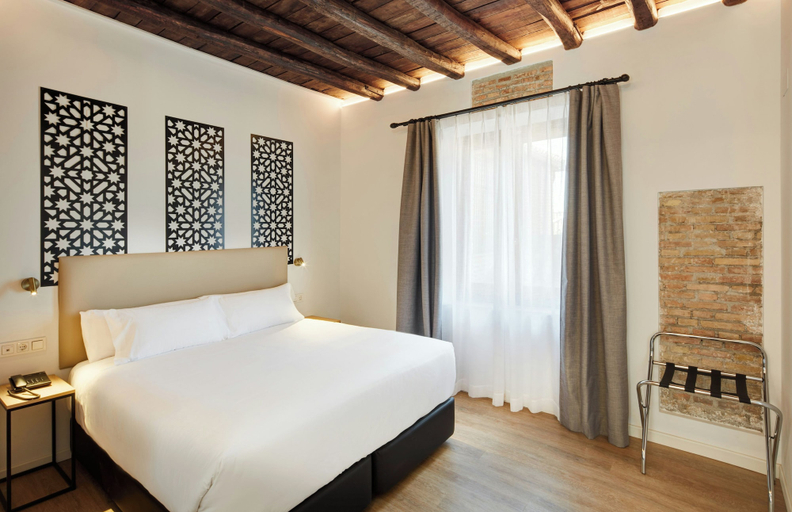 Bedroom 1, Sercotel Granada Suites, Granada