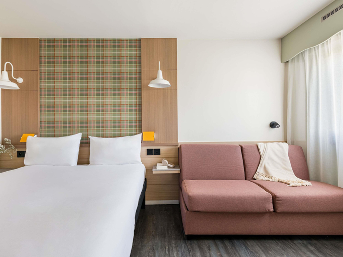 Bedroom 3, ibis Styles Annecy Gare Centre, Haute-Savoie