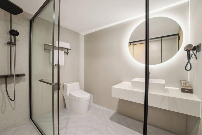 Bathroom 3, Ming Chao Holiday Hotel, Foshan