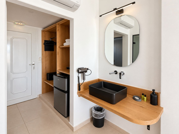 Bathroom 4, Sofia Village, South Aegean