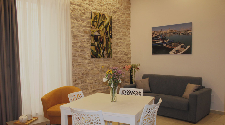 Others 5, CASA DEGLI AMICI, Bari