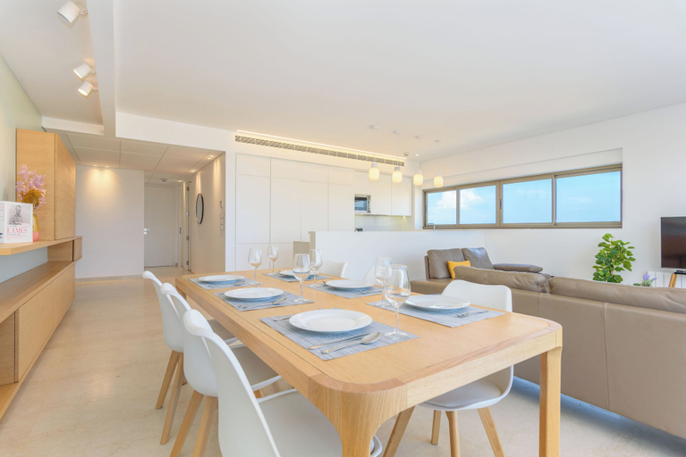 Others 3, Aphrodite 2-BR Apt W/ Balcony, Beirut