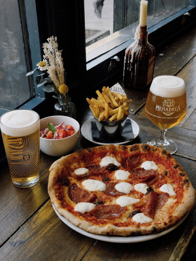 Others 3, The Lauriston Pub & Guest Rooms, London