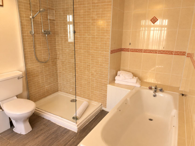 Bathroom 4, The Anchorage Hotel, Gwynedd