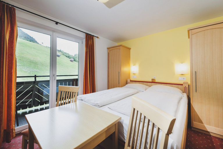 Bedroom 3, Hotel Gungau, Zell am See