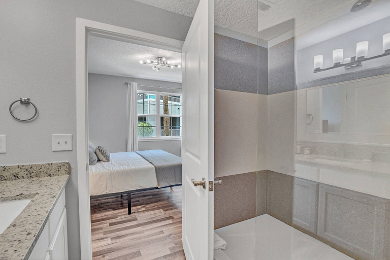 Others 2, 2BR Condo Near Disney Resort With Pool, Osceola