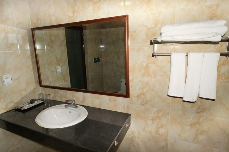 Bathroom 3, 52 Inn, Dali Bai