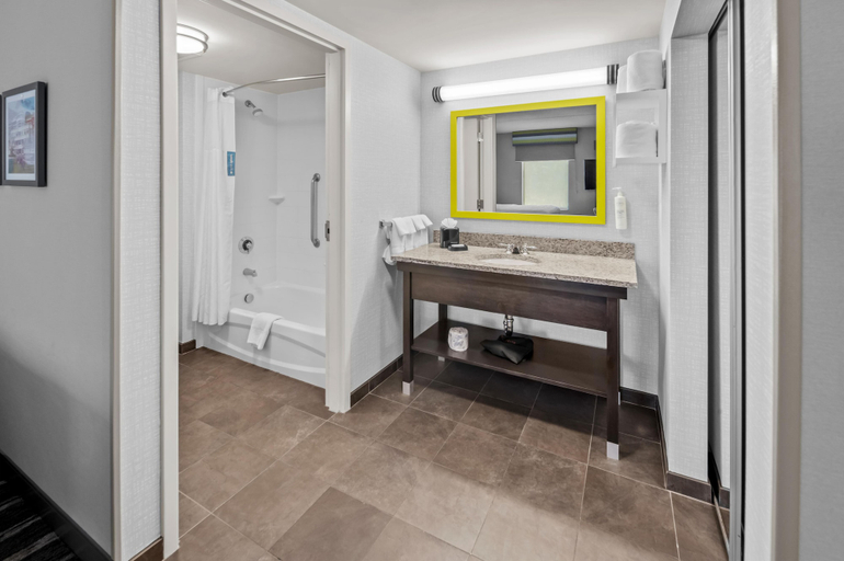 Bathroom 3, Hampton Inn & Suites Camp Springs/Andrews AFB, Prince George's