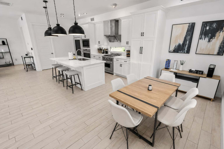 Others 2, Modern 4-story Townhome Med Center Sleeps 8, Houston