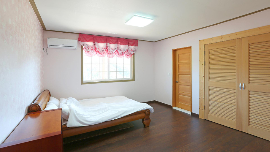 Bedroom 3, Hongcheon Happy Forest Pension, Chuncheon