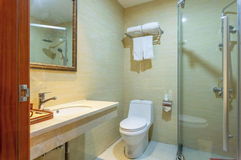 Bathroom, Baizhao Mountain Hotel, Xiaogan