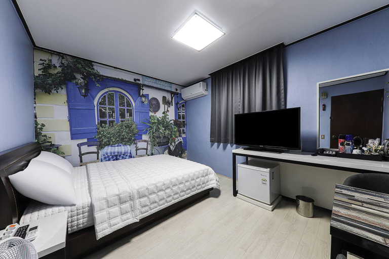 Bedroom 4, Yeosu Taejong Motel, Yeosu
