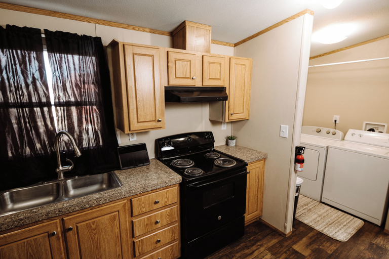 Others 4, 302 Lodging, Winkler