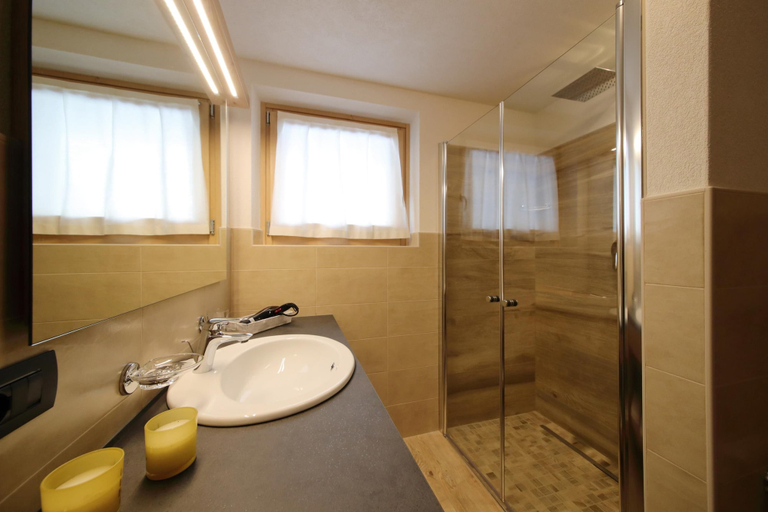 Bathroom 3, Danubio, Sondrio